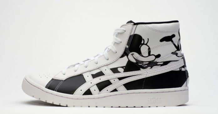 Une sneaker montante blanche avec des graphismes de dessins animés noirs et blancs sur les côtés, avec des lacets blancs et une semelle blanche. Une sneaker montante blanche avec des graphismes de dessins animés noirs et blancs sur les côtés, avec des lacets blancs et une semelle blanche.